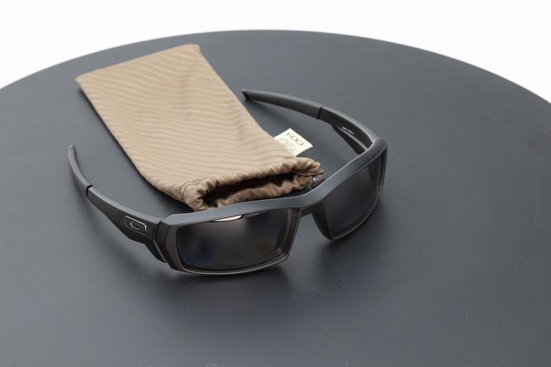 Oakley Canteen Sunglasses Matte Black Warm Grey Lenses 03-543