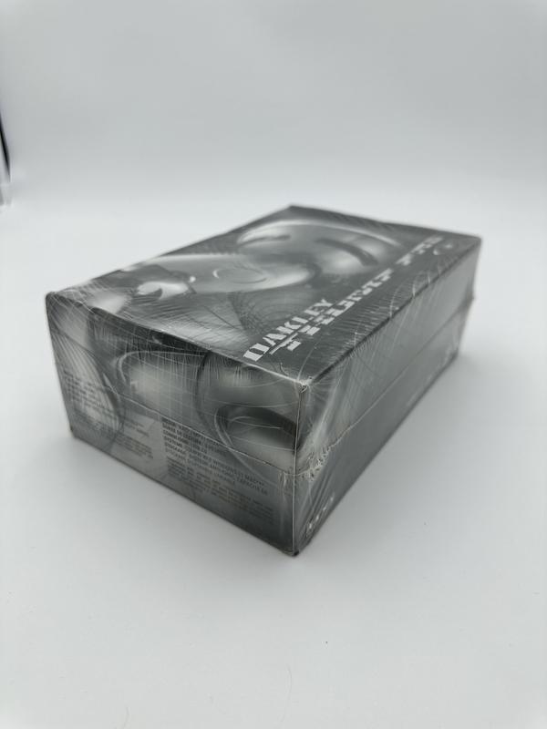 Oakley Thump Pro 1GB un-opened box